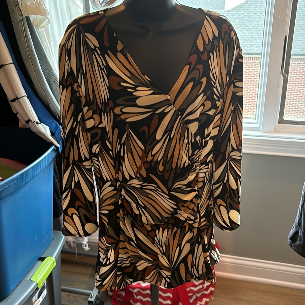 Sz L boutique style brown eclectic 3/4 length top with ruching